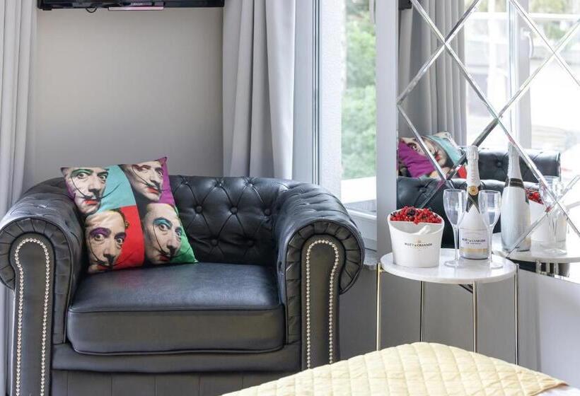 פנסיון Majestique