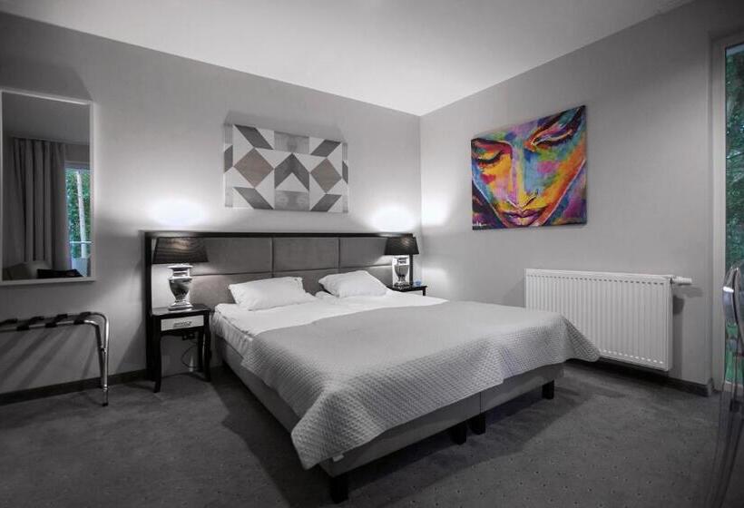 פנסיון Majestique