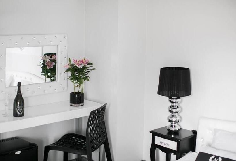 פנסיון Majestique