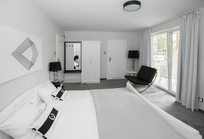 פנסיון Majestique