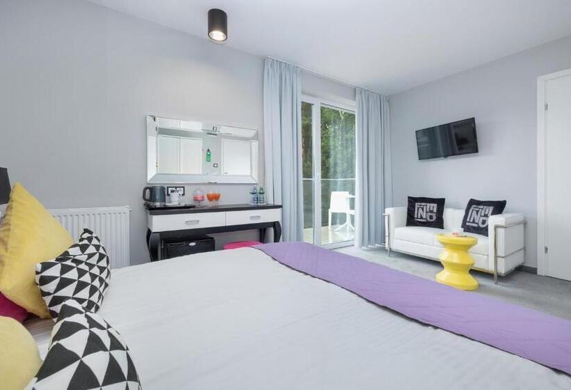 פנסיון Majestique