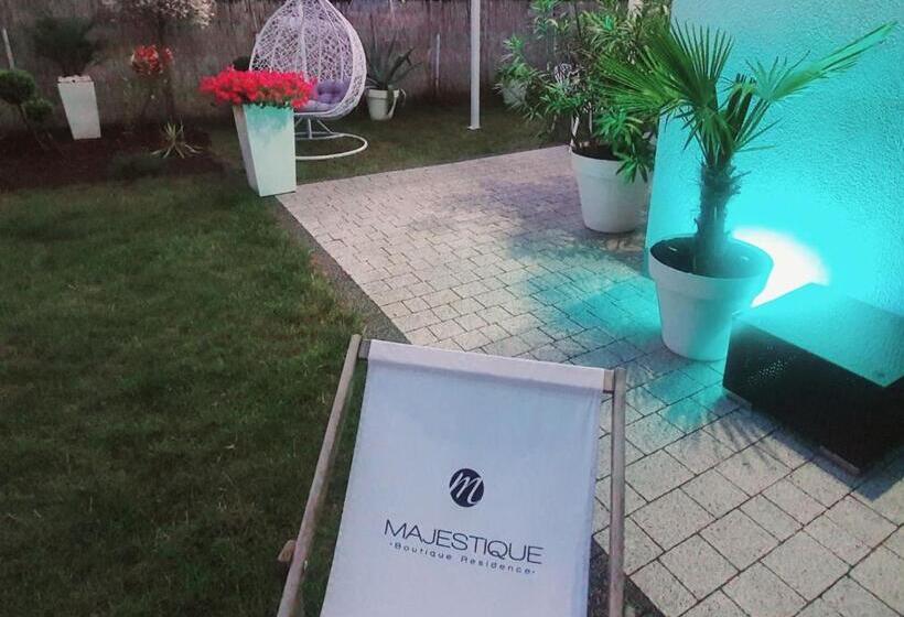 פנסיון Majestique