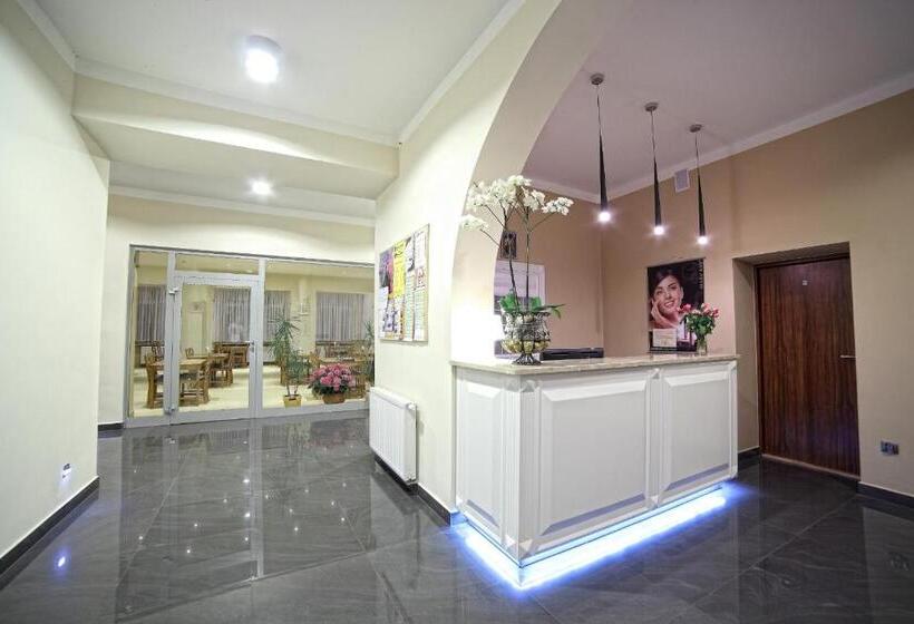 פנסיון Parkowy Dworek