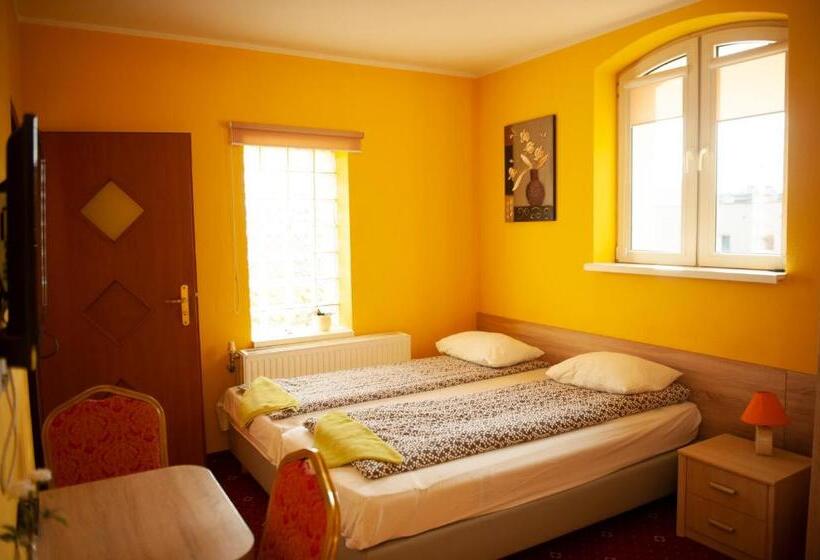 ペンション Pokoje I Apartamenty Pod Akacjami