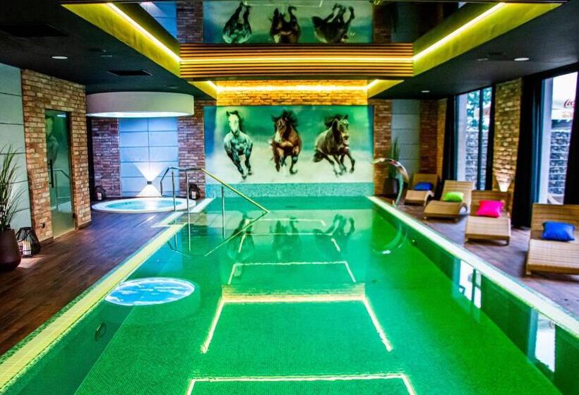 膳宿费 Pyszna Stajenka