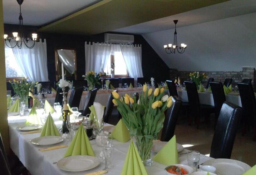 膳宿费 Pyszna Stajenka