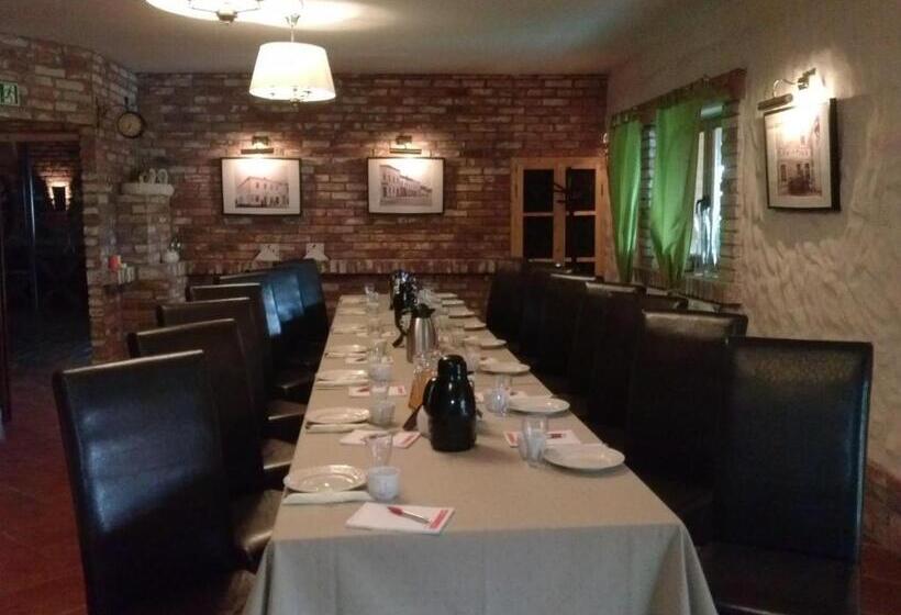 膳宿费 Pyszna Stajenka