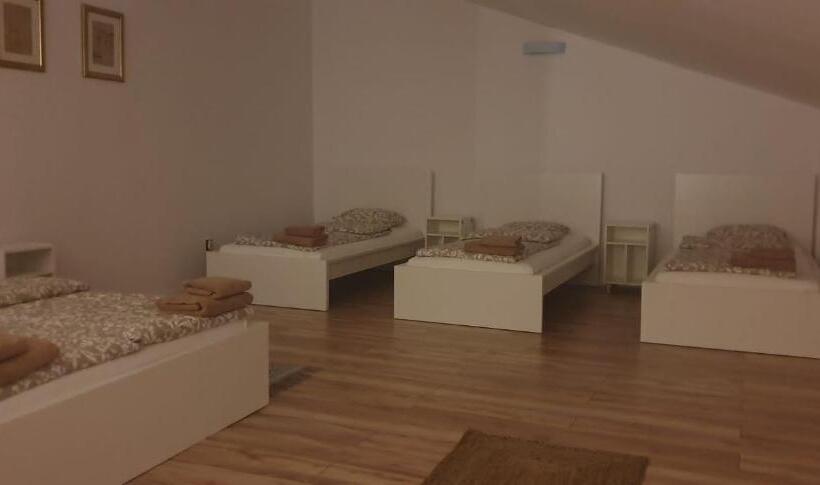 פנסיון Willa Rufina