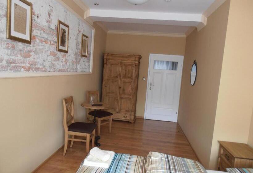 פנסיון Willa Rufina