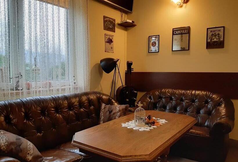 膳宿费 Zajazd Ponikiew   Noclegi Wadowice