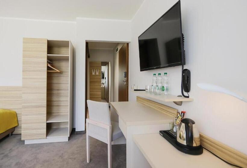 Poznań West Hotel   Airport