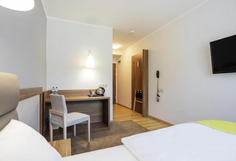 Poznań West Hotel   Airport