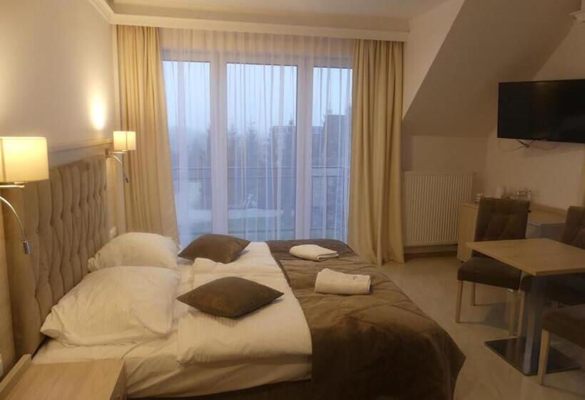 リゾートホテル Wichrowe Wzgórze Chmielno