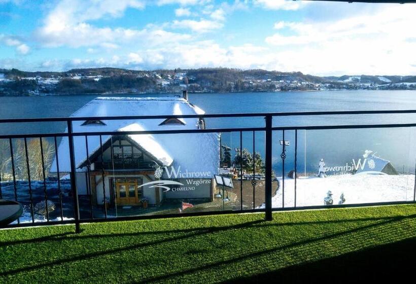リゾートホテル Wichrowe Wzgórze Chmielno