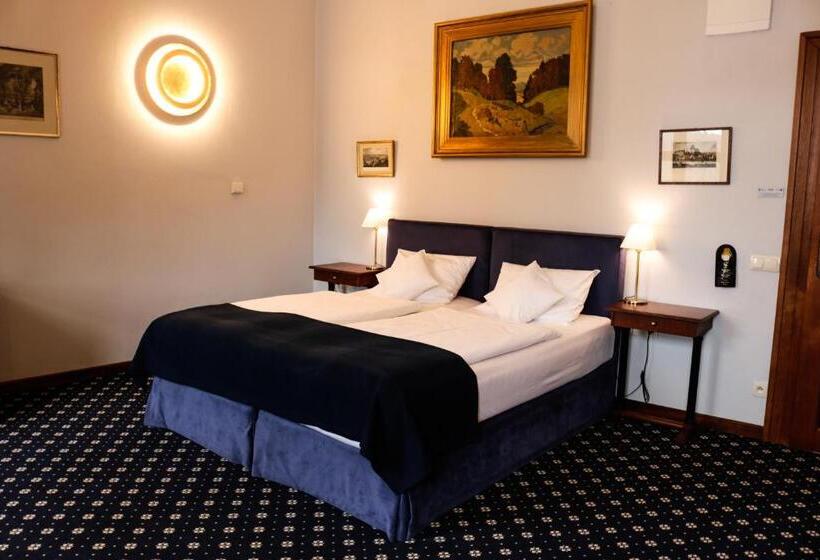 Zamek Karpniki Schloss Fischbach