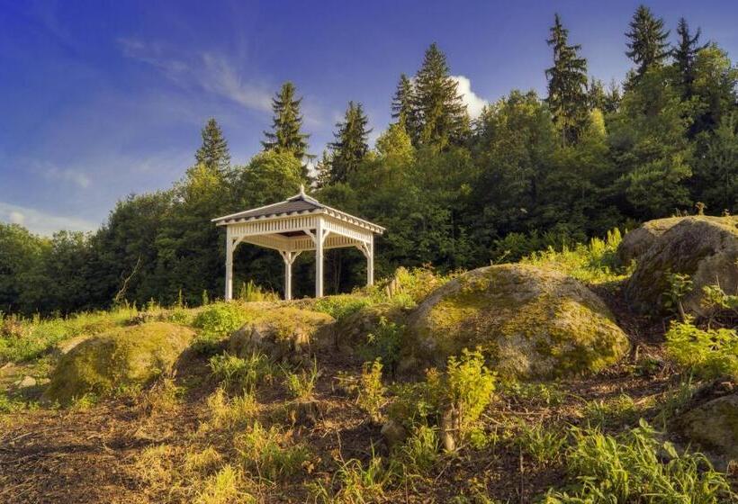 Zamek Karpniki Schloss Fischbach