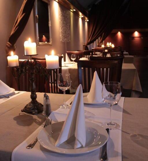 A  Propos Hotel, Restauracja, Club