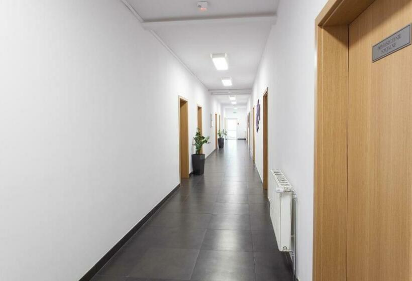 هاستل Dom Studenta Nr 1 Ans W Koninie