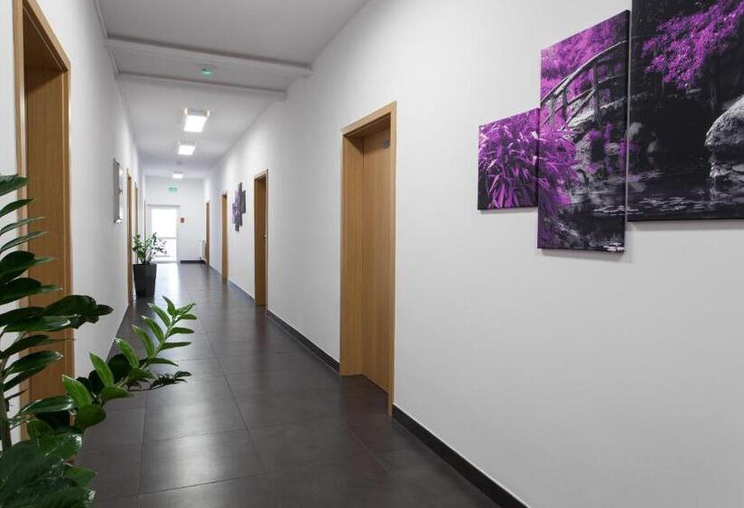 هاستل Dom Studenta Nr 1 Ans W Koninie