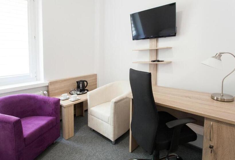 هاستل Dom Studenta Nr 1 Ans W Koninie