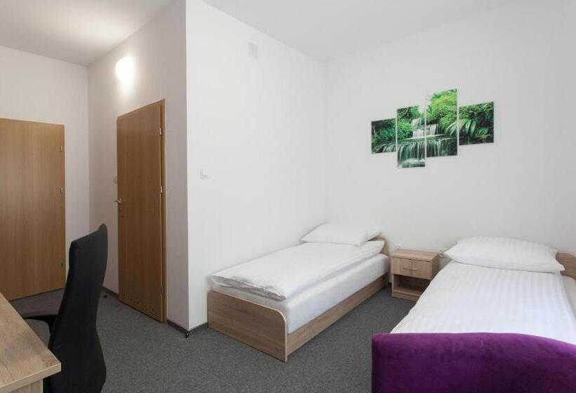 هاستل Dom Studenta Nr 1 Ans W Koninie