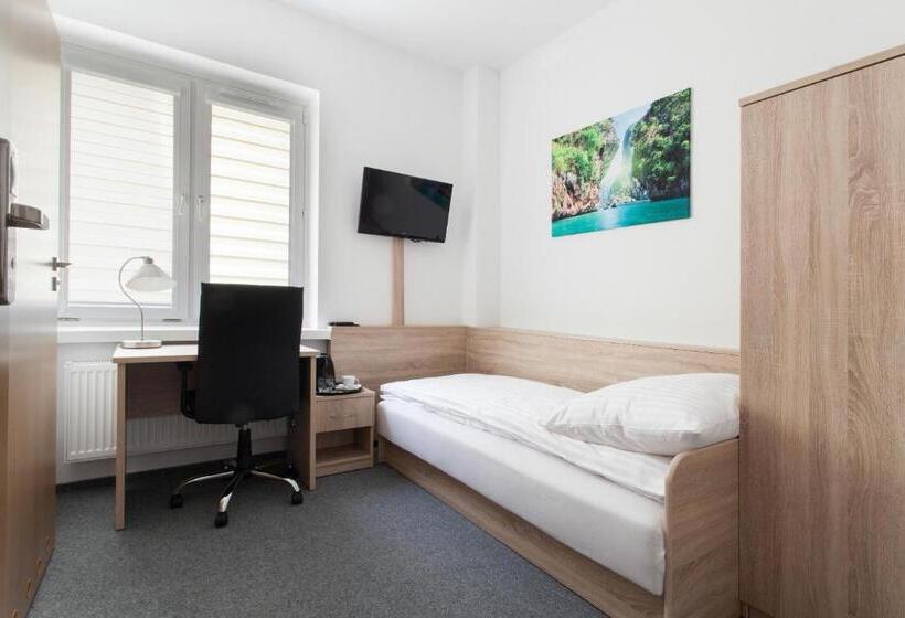 هاستل Dom Studenta Nr 1 Ans W Koninie