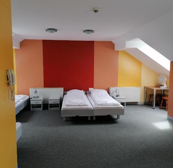 هاستل Elemels Planet