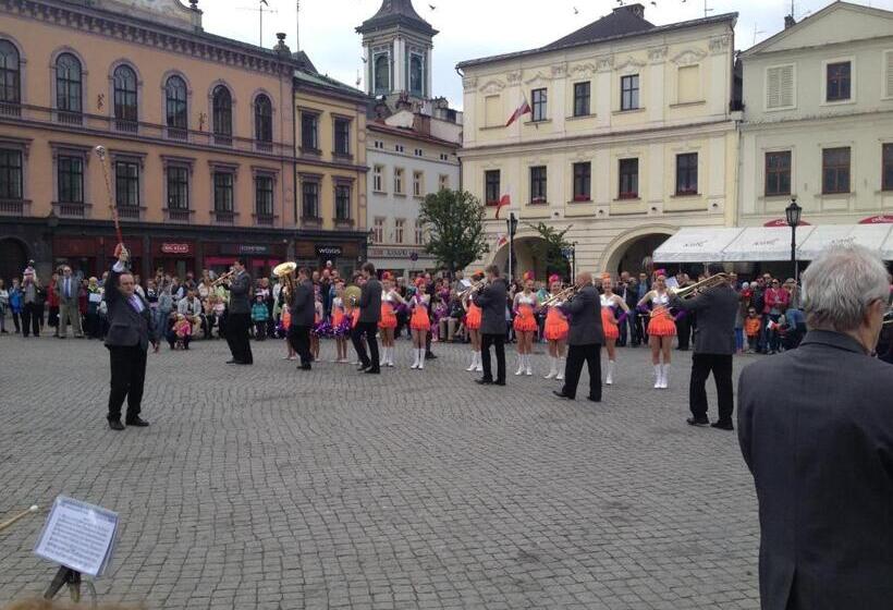 هاستل Elemels Planet