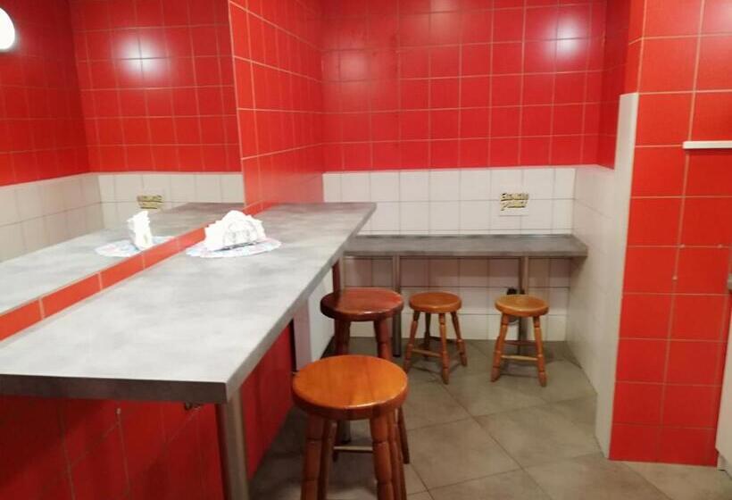 هاستل Elemels Planet