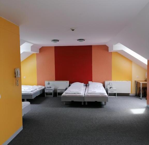 هاستل Elemels Planet