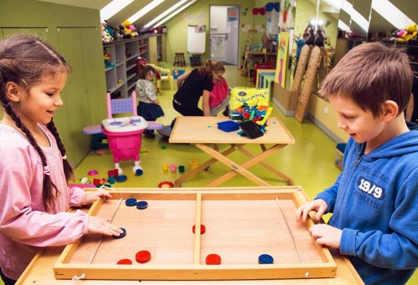 هاستل Elemels Planet