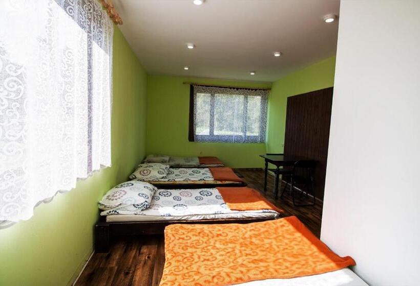 הוסטל Kremenaros