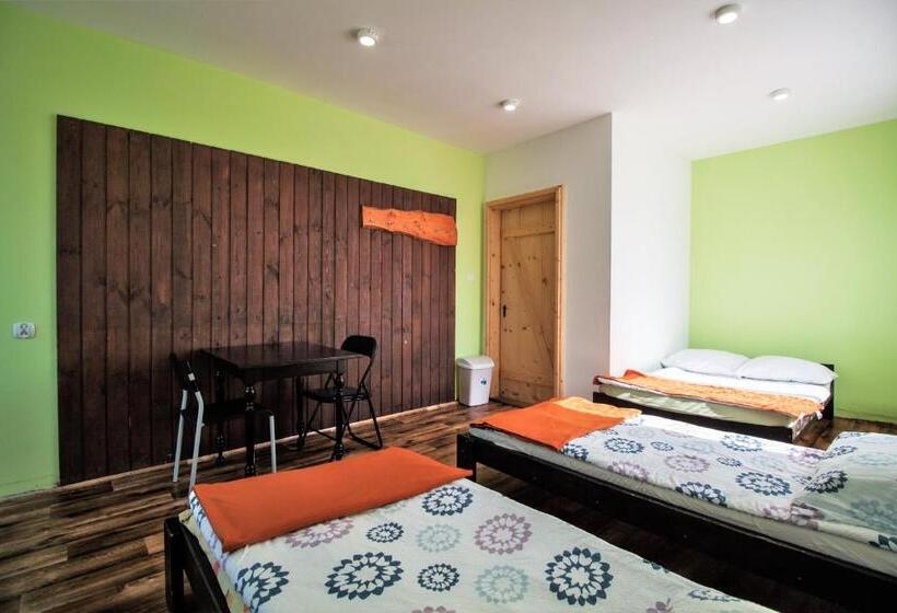 הוסטל Kremenaros