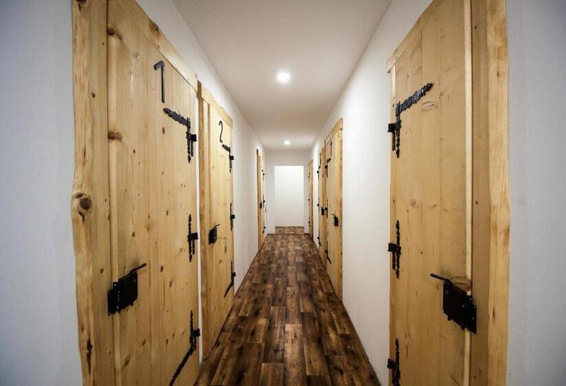 הוסטל Kremenaros