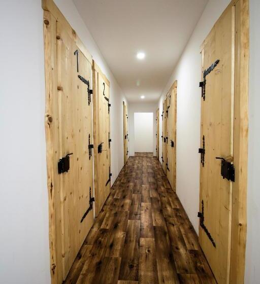 הוסטל Kremenaros