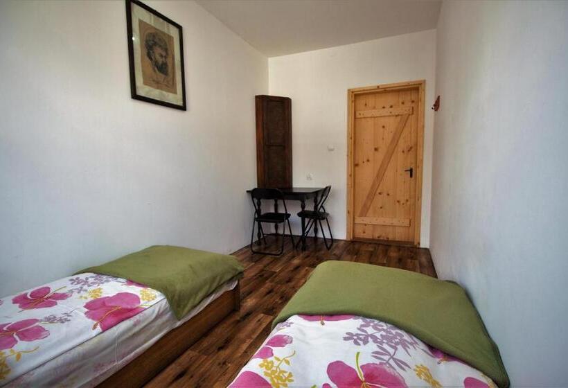 הוסטל Kremenaros