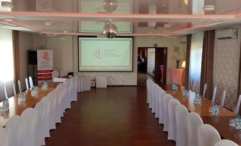 هاستل Route One   Restauracja & Pokoje Hotelowe