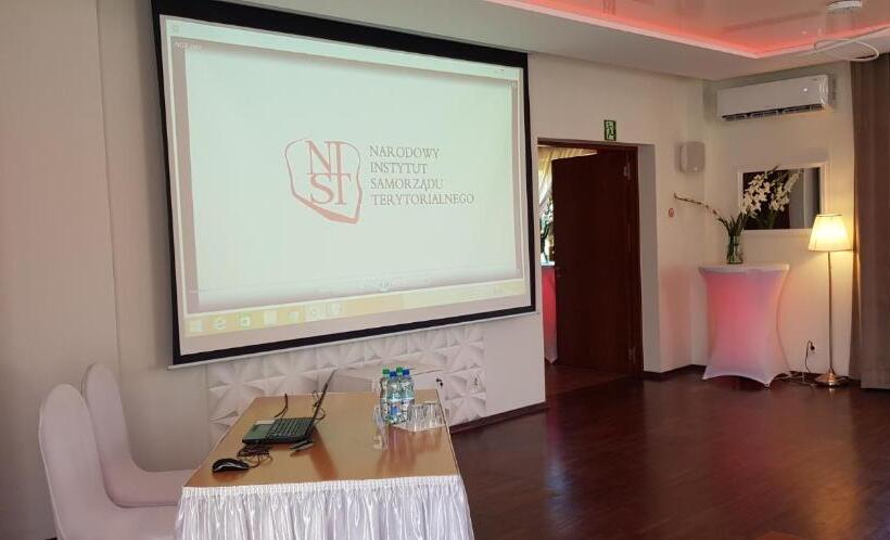 هاستل Route One   Restauracja & Pokoje Hotelowe