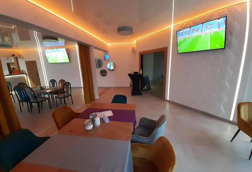 هاستل Route One   Restauracja & Pokoje Hotelowe