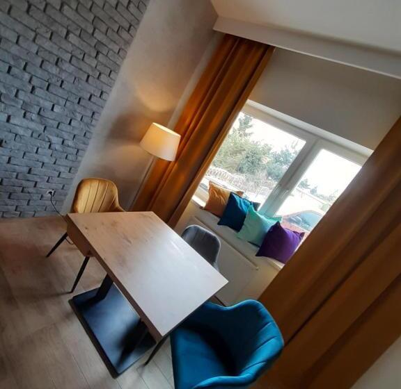 هاستل Route One   Restauracja & Pokoje Hotelowe