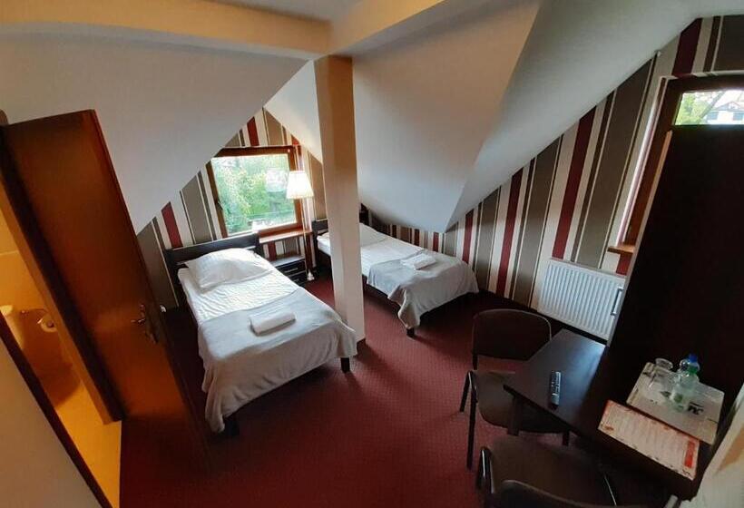 هاستل Route One   Restauracja & Pokoje Hotelowe