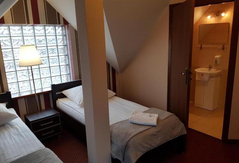 هاستل Route One   Restauracja & Pokoje Hotelowe