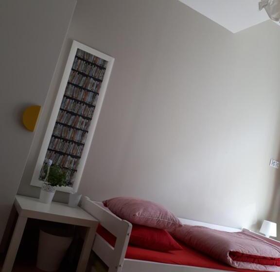 هاستل Stacja Centrum