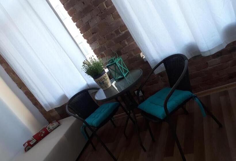 هاستل Stacja Centrum