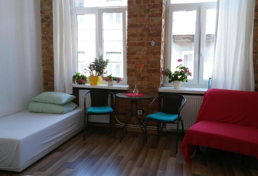 هاستل Stacja Centrum