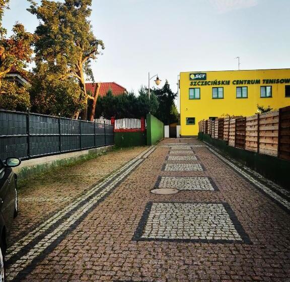 ユースホステル Szczecińskie Centrum Tenisowe