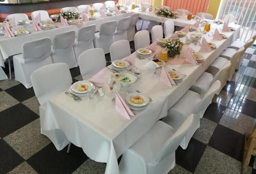 ユースホステル Szczecińskie Centrum Tenisowe