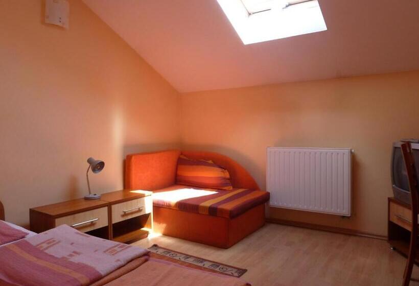 هاستل Zajazd Arka