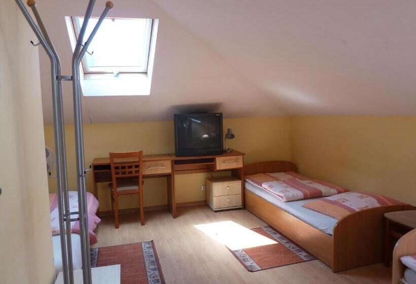 هاستل Zajazd Arka