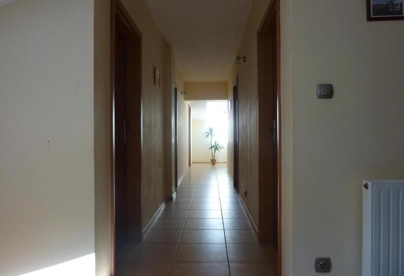 هاستل Zajazd Arka